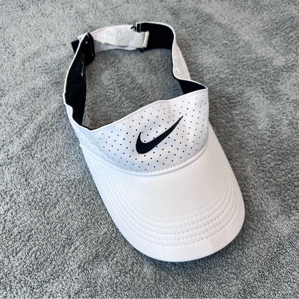Nike Golf Visor Hat Cap Strap Back White Black Swoosh Lightweight Tennis Run